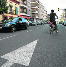 El sentido único del tráfico regirá en Pagés del Corro antes de final de año