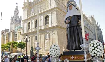 Sevilla celebra un Corpus Christi con numerosos asistentes