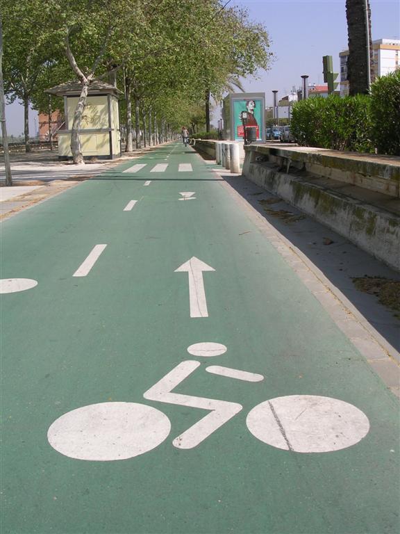 Obra para ampliar el carril bici en San Hermenegildo