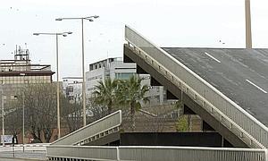 Una avería en el Puente de las Delicias retrasa el paso de un barco