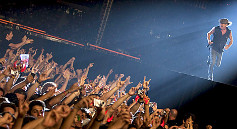 El concierto de AC/DC y la marcha del Orgullo Gay abarrotan los hoteles en el fin de semana