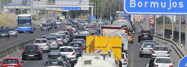 Hasta 25 kilómetros de retenciones en la A-49, que también afectaron a la SE-30