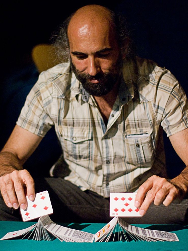 Mario el Mago y su magia solidaria en FGL