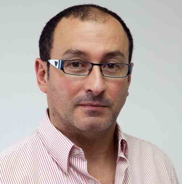 Los ópticos-optometristas advierten del riesgo de las “lupas gafas” premontadas para los usuarios con presbicia