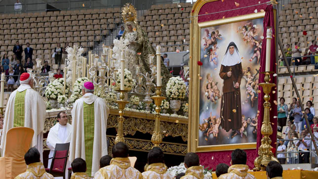 La Esperanza Macarena entra en su Basílica después de 24 horas en la calle y 180.000 personas en el recorrido