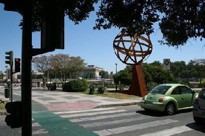Se instala este jueves el monumento que señala el punto de partida de la primera circunnavegación de la Tierra