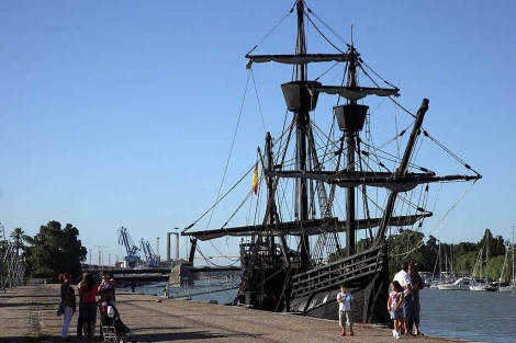La Nao Victoria atraca en Sevilla para conmemorar llegada de la primera vuelta al mundo