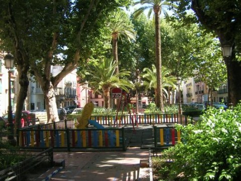 La estación de Cristo de Burgos irá en medio de la plaza para salvar los ficus