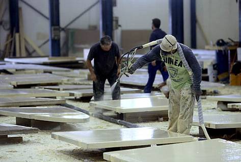 La madera de las ‘setas’ requiere controles anuales para que dure