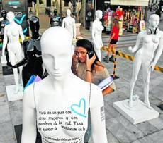 La Plaza Nueva acoge una exposición contra la trata de seres humanos