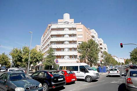 Alertan de robos dentro de los pisos en la barriada de Santa Justa