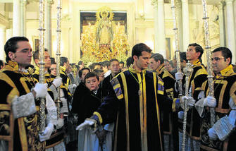 La Virgen del Rosario vuelve a llenar de público las calles de la Macarena