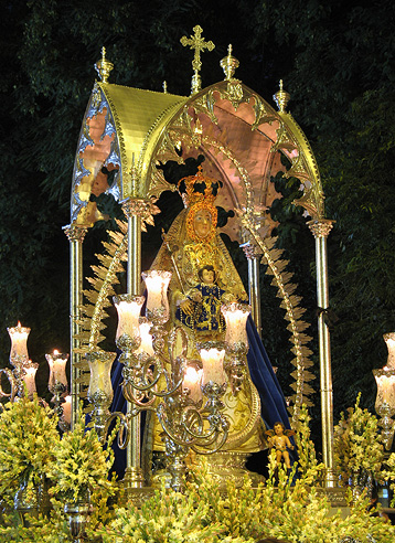 Cuatro procesiones recorren hoy las calles de Sevilla