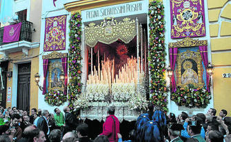 Campanas y cascabeles en la calle Feria