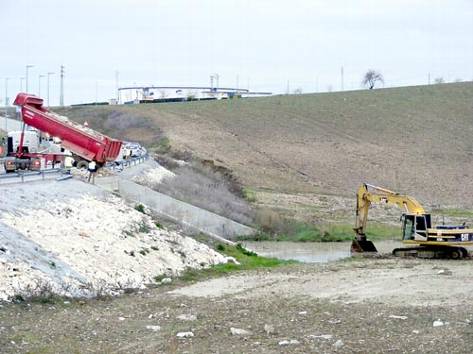 Construyen un dique que salve a Écija de una tercera inundación