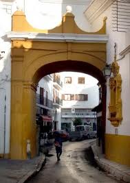 El Ayuntamiento contribuirá a poner en valor el Mercado de Artesanía en El Postigo