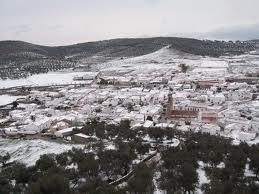 Alanís de la Sierra activa el plan de emergencias por la nieve que empieza a caer en el pueblo