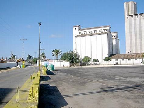 Fallece un joven al caer de un poste de luz en Utrera