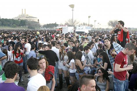 ´Por el Derecho al Descanso´ advierte de la proliferación de ´botellones´ en el centro, el río y Nervión