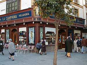 El conductor de una furgoneta atropella a una mujer en La Campana y se da a la fuga