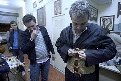 La ilusión en Triana se viste de ruan negro