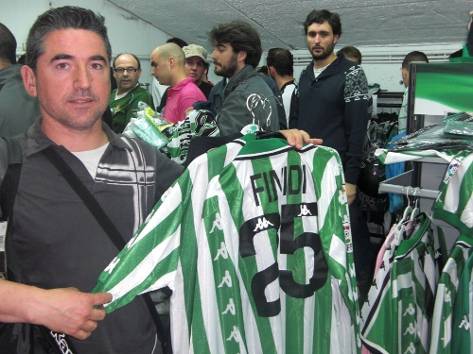 Avalancha de público para comprar el stock de Lopera