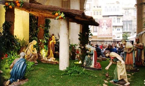 La perenne tradición de visitar belenes
