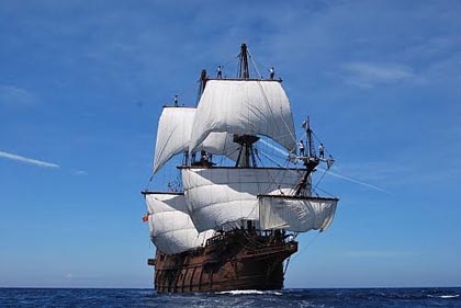 El galeón de La Pepa echa anclas en Sevilla