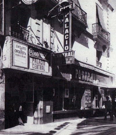 Teatro, cine y tienda de ropa